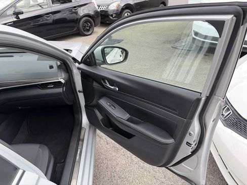 Used 2025 Nissan Altima 2.5 SV w/ SV Special Edition Package FWD image 23