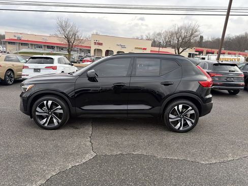 Certified 2025 Volvo XC40 B5 Plus image 4