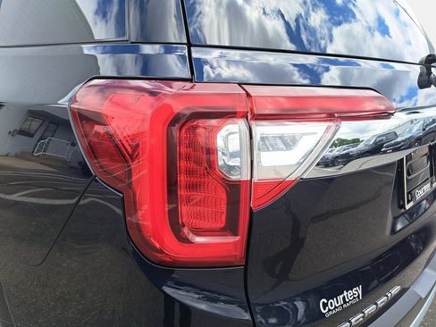 Used 2022 GMC Acadia SLE w/ Driver Convenience Package AWD/4WD image 32
