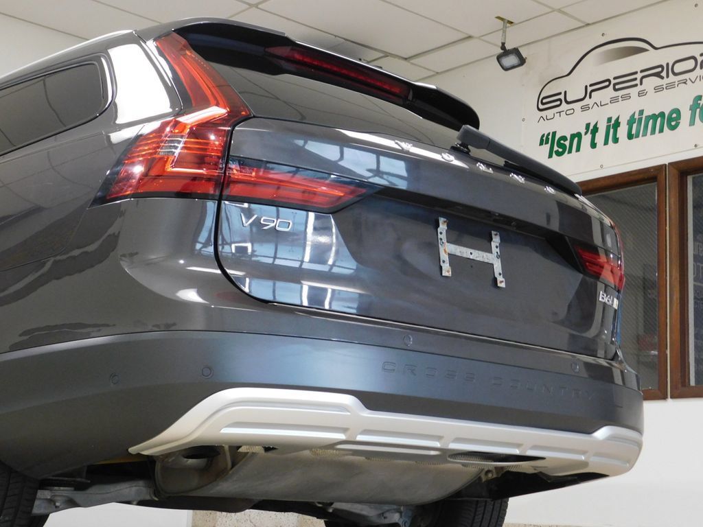 Used 2022 Volvo V90 B6 Cross Country AWD/4WD image 57