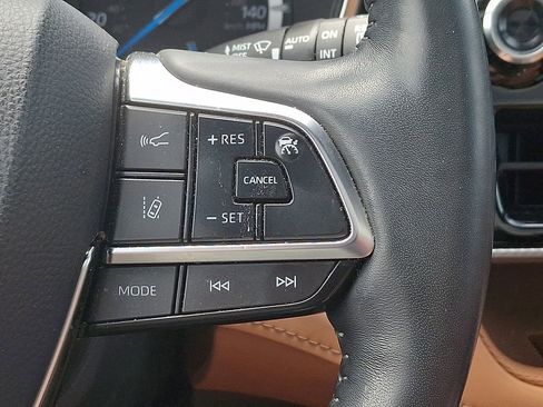 Used 2021 Toyota Highlander Platinum AWD/4WD image 25