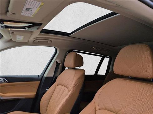 Used 2023 BMW X7 xDrive40i w/ Premium Package image 16