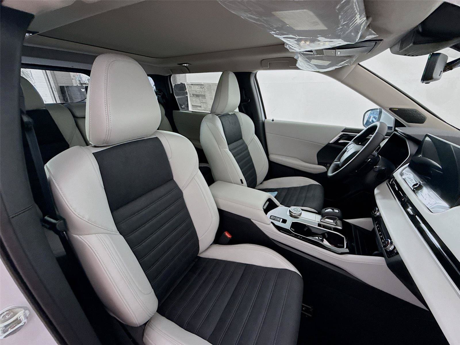 New 2026 Mitsubishi Outlander SE FWD image 17