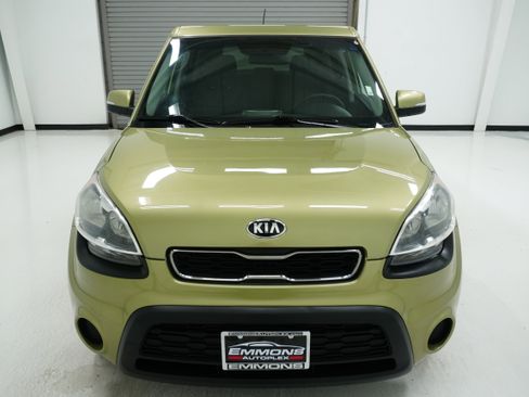 Used 2013 Kia Soul + image 2