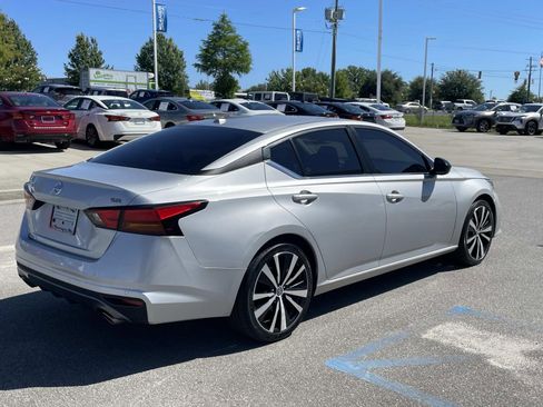 Used 2022 Nissan Altima 2.5 SR FWD image 6