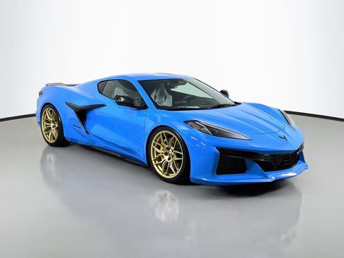 Used 2025 Chevrolet Corvette Z06 RWD image 3