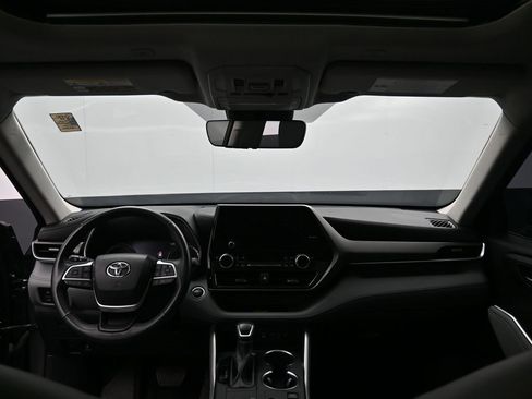 Used 2023 Toyota Highlander XLE image 28