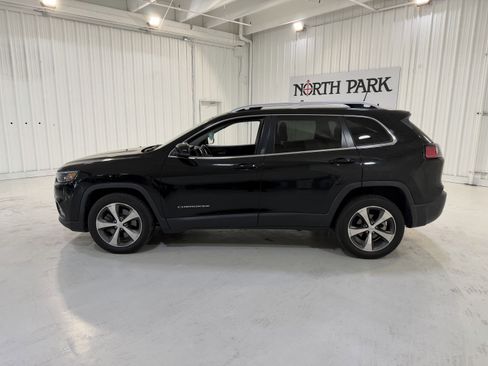Used 2020 Jeep Cherokee Limited image 2
