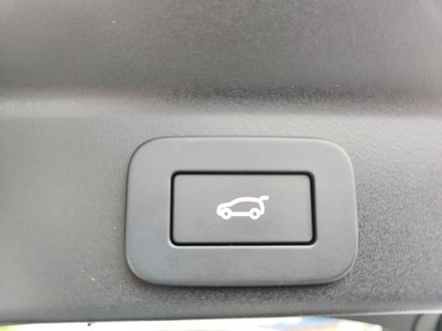 New 2026 Jaguar F-PACE R-Dynamic S image 18