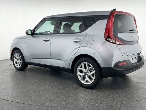 Used 2025 Kia Soul LX w/ LX Technology Package FWD image 6