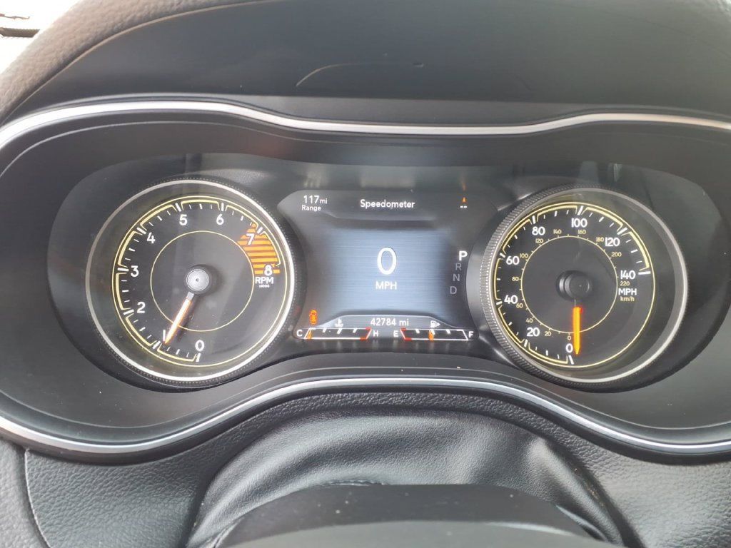 Used 2022 Jeep Cherokee Latitude Lux w/ Mopar Interior Package FWD image 8