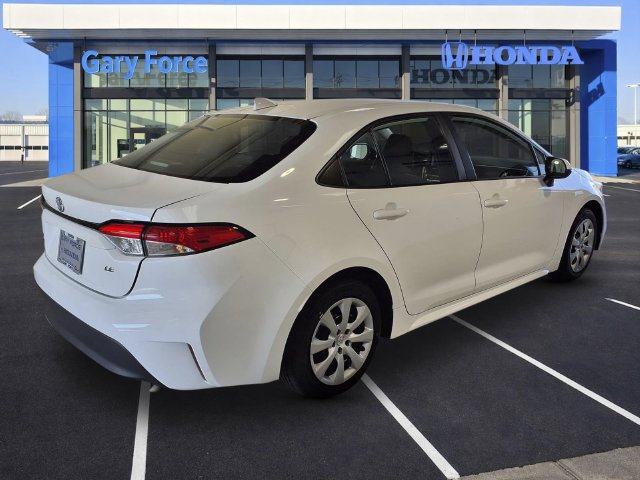 Used 2024 Toyota Corolla LE FWD image 2