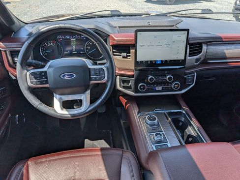 Used 2023 Ford Expedition Limited image 18