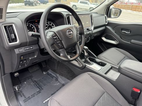 Certified 2025 Nissan Frontier SV image 28