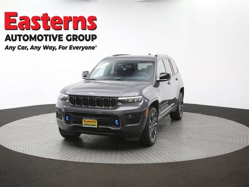 Used 2023 Jeep Grand Cherokee Overland w/ Luxury Tech Group IV AWD/4WD image 59