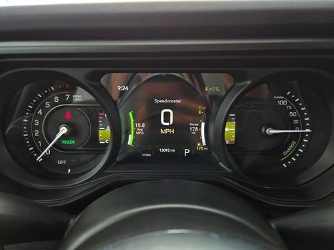 Used 2025 Jeep Wrangler Unlimited Sahara AWD/4WD image 20