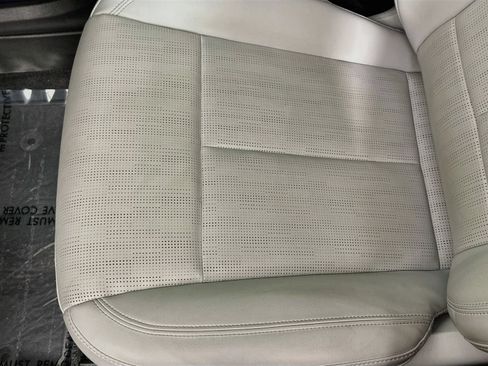 Used 2024 Cadillac Lyriq Luxury AWD/4WD image 19