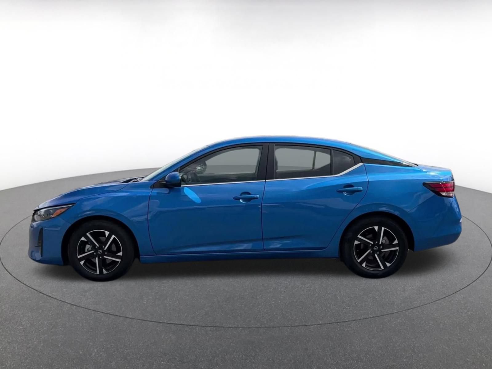 Used 2025 Nissan Sentra SV FWD image 8