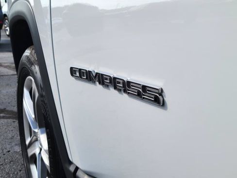 Used 2024 Jeep Compass Latitude AWD/4WD image 32