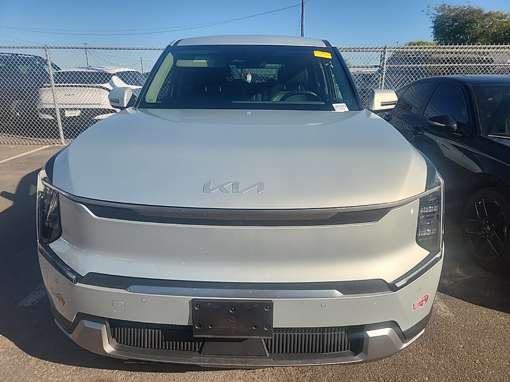 Used 2024 Kia EV9 Light Long Range RWD image 2