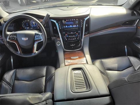 Used 2019 Cadillac Escalade ESV Premium Luxury image 11