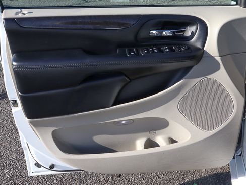 Used 2019 Dodge Grand Caravan SE image 14