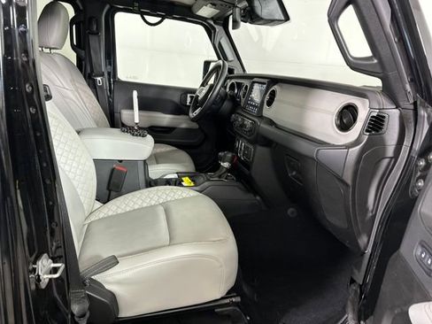 Used 2022 Jeep Wrangler Unlimited Sahara image 28