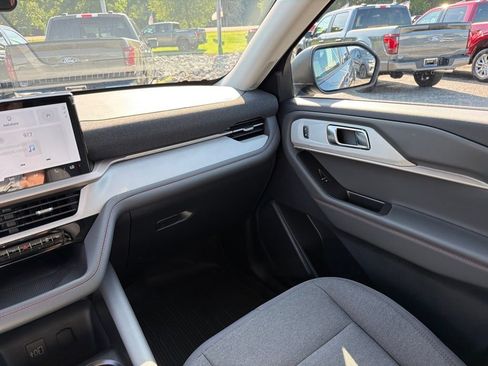 New 2026 Ford Explorer Active RWD image 18