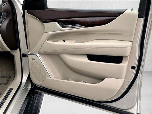 Used 2015 Cadillac Escalade Premium image 19