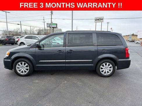 Used 2014 Chrysler Town & Country Touring image 27