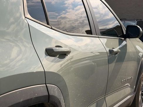 Used 2025 Chevrolet Equinox LT AWD/4WD image 13