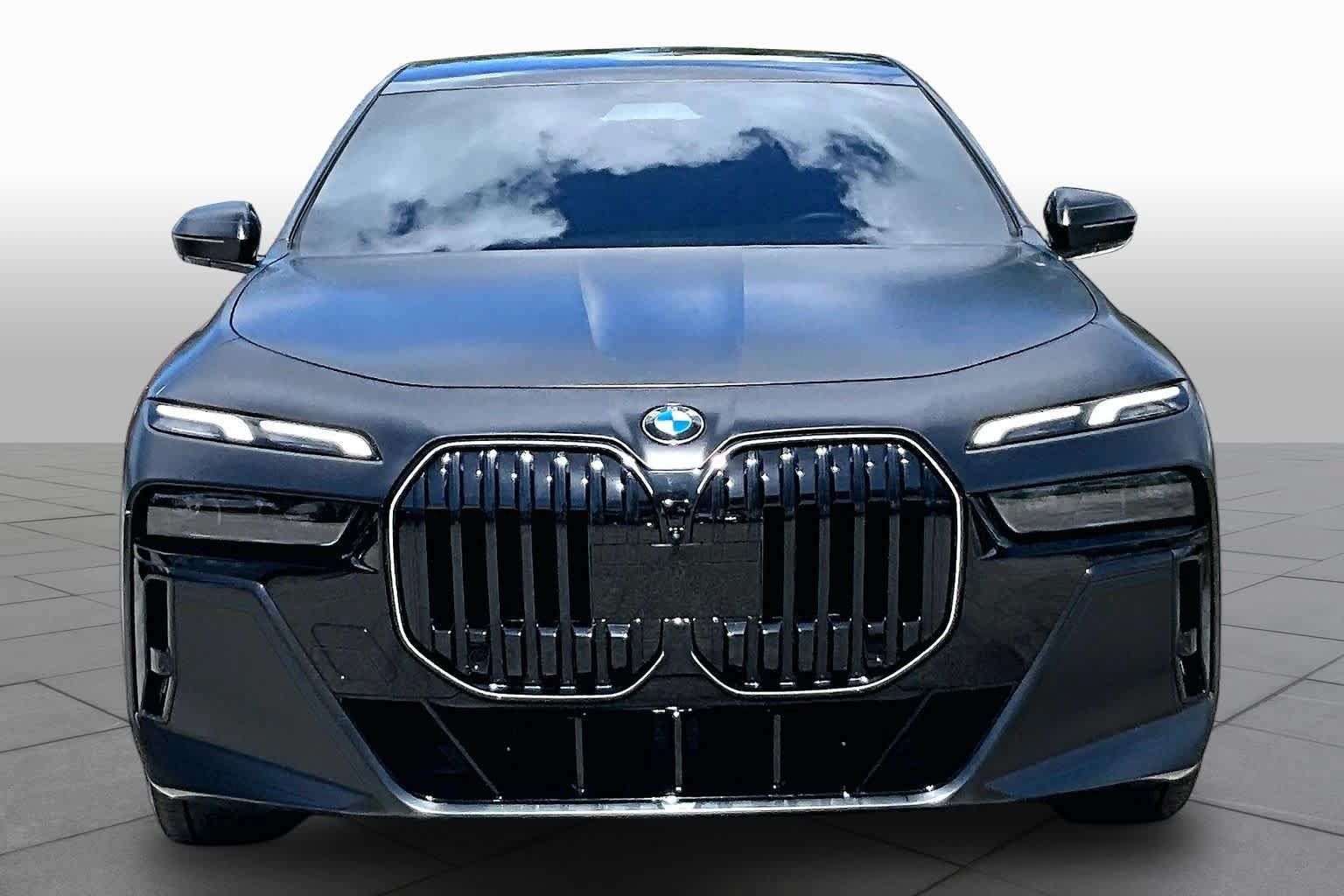 Used 2024 BMW 760i xDrive AWD/4WD image 4