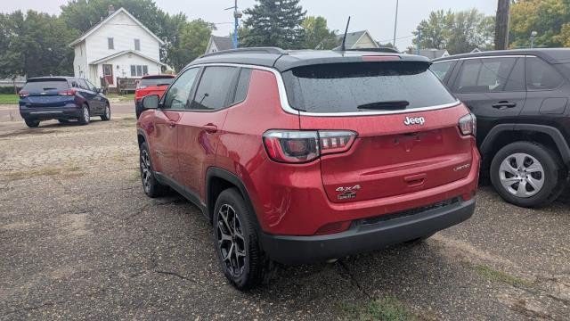 Used 2025 Jeep Compass Limited AWD/4WD image 4