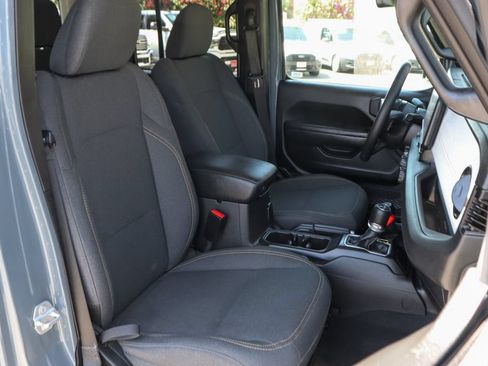 Used 2025 Jeep Gladiator Sport AWD/4WD image 38