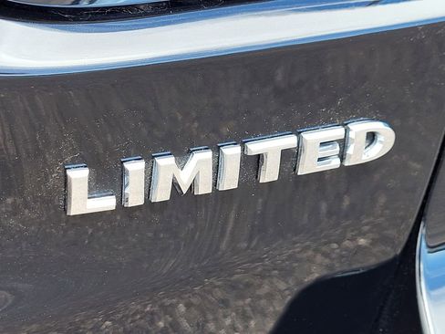 Used 2017 Jeep Grand Cherokee Limited w/ Luxury Group II AWD/4WD image 31