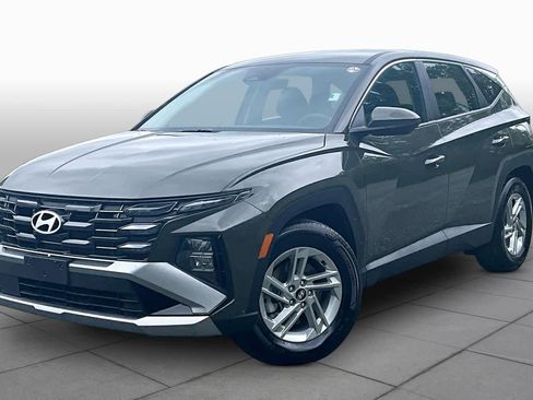 Used 2025 Hyundai Tucson SE FWD image 1