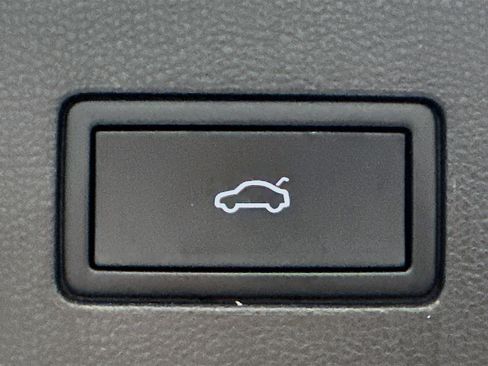 Used 2024 Volkswagen Atlas SE image 30