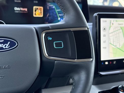 Used 2025 Ford Expedition Active image 17