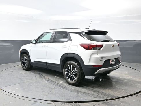 Used 2025 Chevrolet TrailBlazer LT w/ Driver Confidence Package image 12