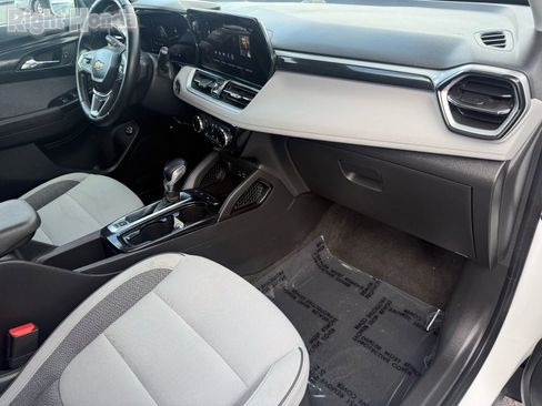 Used 2024 Chevrolet TrailBlazer LT w/ Convenience Package image 30