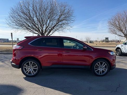 Certified 2022 Ford Edge Titanium image 3