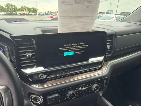 Used 2024 Chevrolet Silverado 1500 LT Trail Boss w/ Convenience Package II AWD/4WD image 28