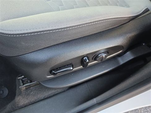 Used 2020 Chevrolet Equinox LS w/ LS Convenience Package image 14