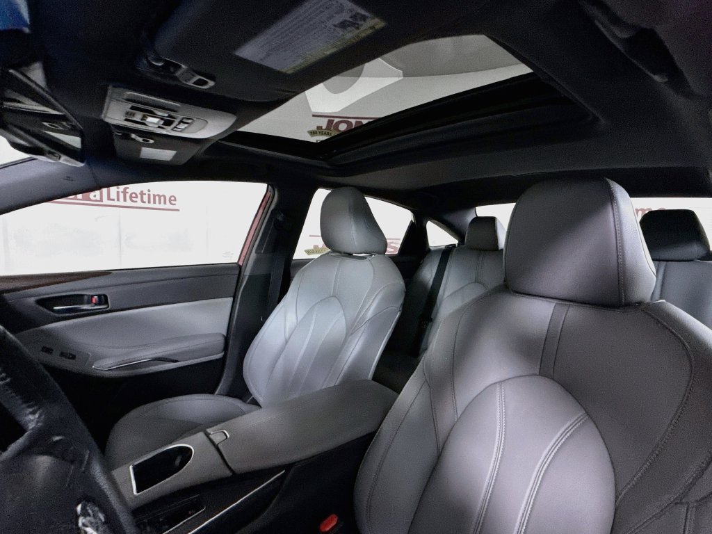 Certified 2021 Toyota Avalon XLE w/ Moonroof Package FWD image 11
