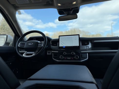 Used 2022 Ford Expedition Max XLT image 2