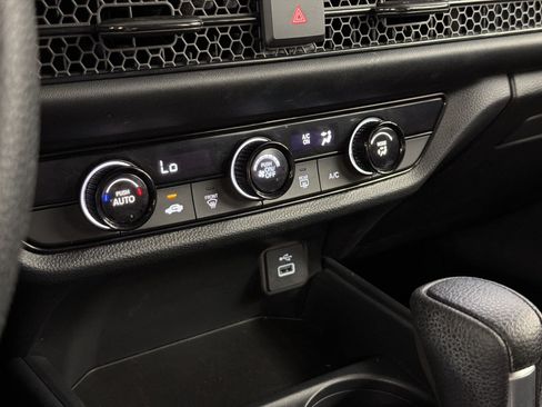 Certified 2024 Honda HR-V LX image 24