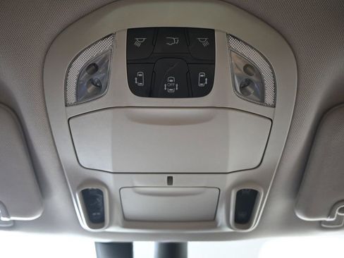 Used 2017 Chrysler Pacifica Limited FWD image 36