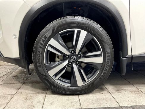 Used 2023 Nissan Rogue SL w/ SL Premium Package image 7