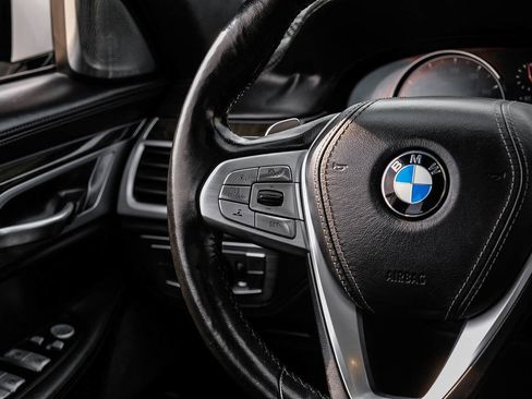 Used 2017 BMW 750i RWD image 20