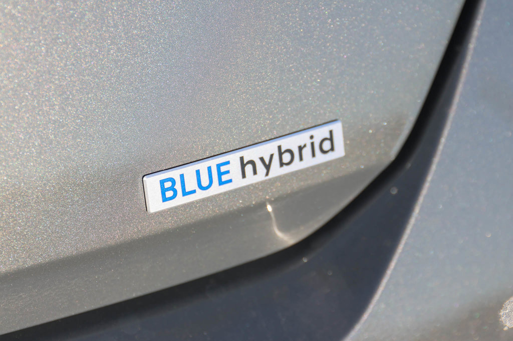 Used 2025 Hyundai Elantra Hybrid FWD image 8